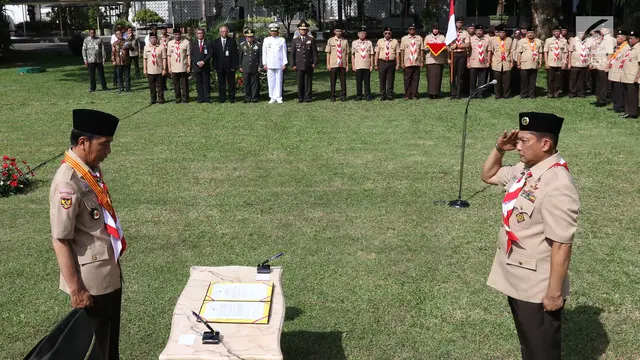 Jokowi Lantik Buwas Jadi Ketua Kwarnas Gerakan Pramuka