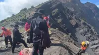 Pendaki Brasil yang Jatuh di Gunung Rinjani Terpantau Drone dalam Kondisi Tidak Bergerak
