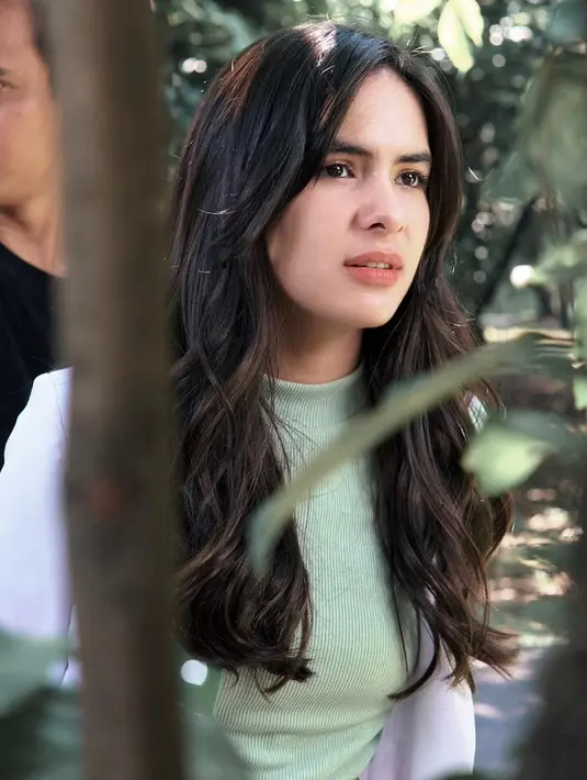 Menjalani peran sebagai dokter, Steffi Zamora menunjukkan kebolehan aktingnya dalam sinetron tersebut. (FOTO: instagram.com/steffizamoraaa/)