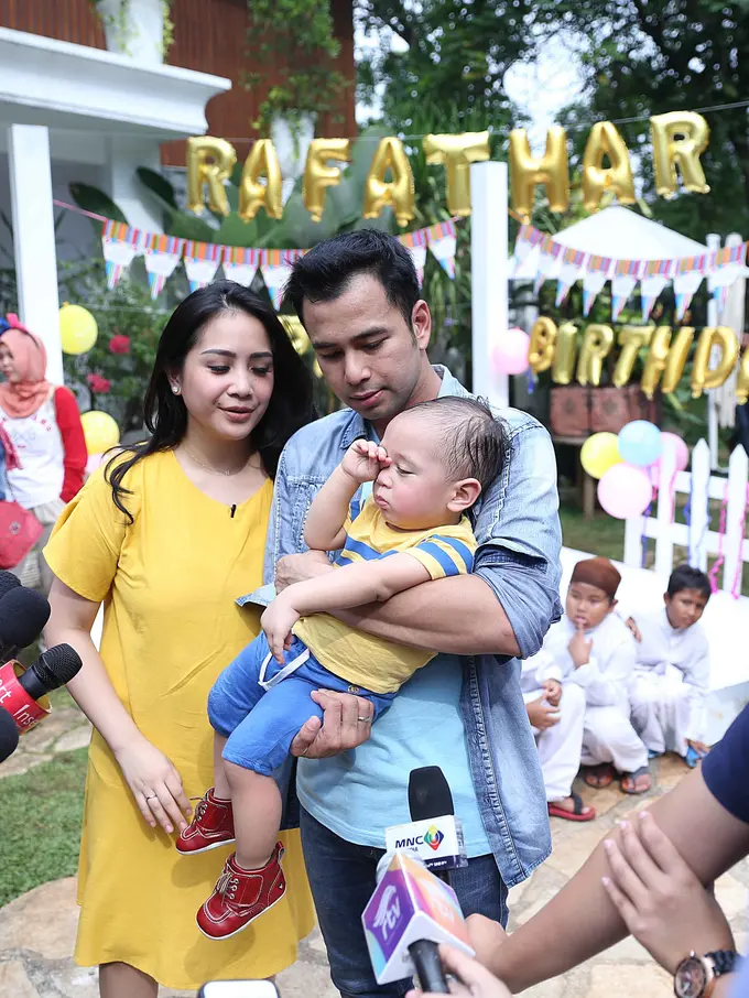[Bintang] Raffi Ahmad, Rafathar, dan Nagita Slavina