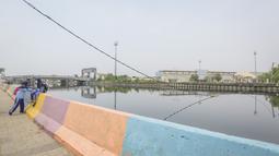 Saat klub yang berjuluk Laskar Si Pitung itu masih eksis, North Jakarta Mania sebagai suporter Persitara pernah mengukir sejarah dan tercatat dalam Rekor Muri ketika 540 suporter melakukan perjalanan dengan menggunakan 11 kapal dari Muara Angke ke ke Kamal Muara pada bulan September 2007. (Bola.com/Bagaksara Lazuardi)