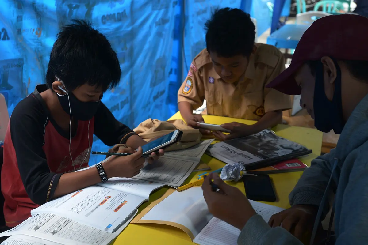 Belajar Gratis di Tenda Wifi