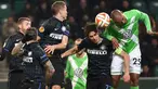 Pertarungan sengit tersaji di leg pertama babak 16 Liga Europa antara Wolfsburg dengan Inter Milan di Stadion Volkswagen Arena, Jumat (13/3/2015). Wolfsburg menang 3-1 atas Inter Milan. (Reuters/Fabian Bimmer)