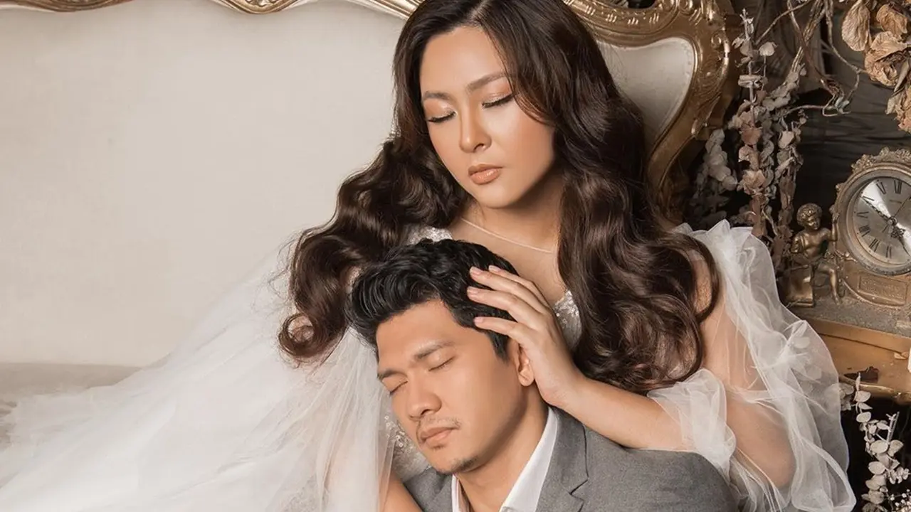 6 Pemotretan Perdana Keluarga Iko Uwais dan Audy Item, Romantis