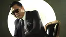 Kabar mengejutkan datang dari dunia K-pop, lantaran PSY baru saja memutuskan untuk tak memperpanjang kontrak eksklusifnya dengan YG Entertainment. (Foto: Soompi.com)