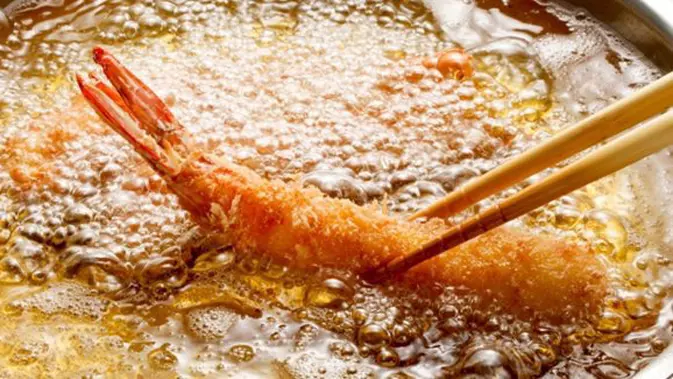 Agar Minyak Goreng Tak Berbusa Saat Menggoreng Begini Tipsnya Lifestyle Fimela Com