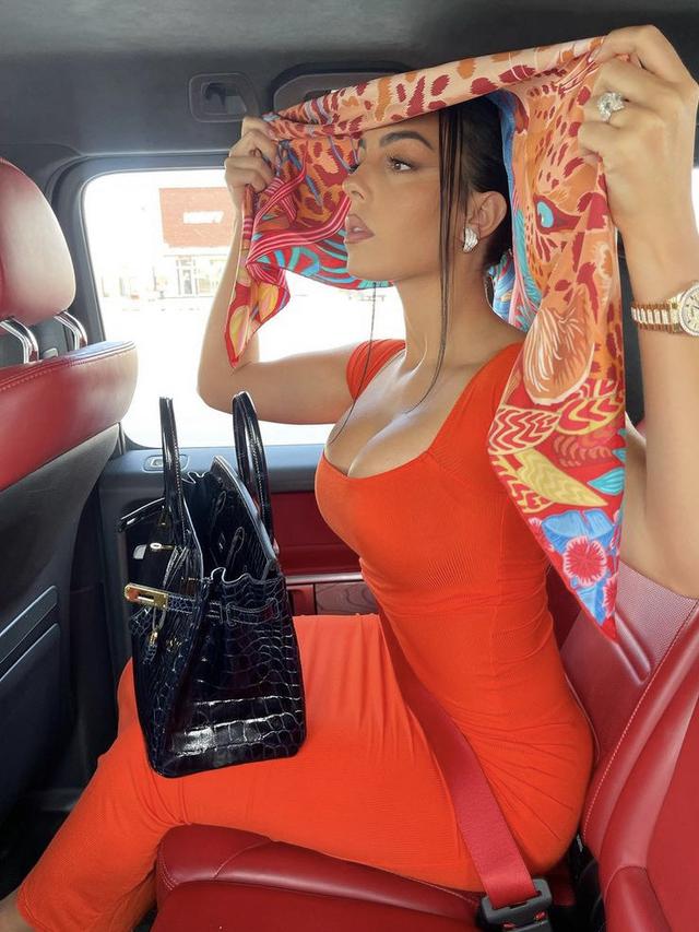 Gaya Kekasih Ronaldo, Georgina Rodriguez di Arab Saudi