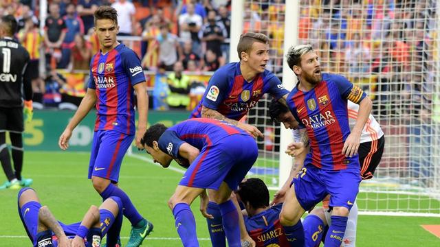 Selain Botol Pemain Barcelona Juga Dilempari Korek Api Spanyol