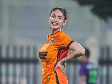 Karra Syam sepertinya bukan nama yang asing lagi. Dia adalah presenter olahraga di acara KABAR ARENA yang popularitasnya bisa dibilang semakin menanjak. (FOTO: instagram.com/karrasyam/)