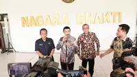 Ketua KPU RI Hasyim Asy&rsquo;ari bersama Rektor IPDN Dr. Drs. Hadi Prabowo, M.M usai mengikuti kegiatan seminar di Kampus IPDN Jatinangor, Sumedang, Jawa Barat, Selasa (14/3/2023). (Ist)