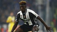 Striker Juventus, Moise Kean, saat tampil melawan Pescara pada laga Serie A di Stadion Juventus, Turin, Sabtu (19/11/2016). (AFP/Marco Bertorello)