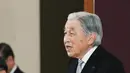 Kaisar Akihito menyampaikan pidato saat upacara turun takhta di Istana Kekaisaran, Tokyo, Jepang, Jumat (30/4/2019). Dalam pernyataan terakhirnya sebagai kaisar, Akihito berharap kekaisaran selanjutnya bisa membuat Jepang tetap makmur. (Japan Pool/Pool via REUTERS)