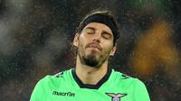 Kehebatan Federico Marchetti kiper Lazio yang sukses menggagalkan 2 penalti Carpi dalam lanjutan kompetisi Serie A Italia.