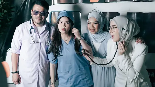 Irish Bella Jadi Dokter Cantik saat Rayakan Ulang Tahun Putri Sambungnya