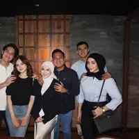 Intip gaya bucin couple baru El Rumi dan Syifa Hadju saat triple date bareng Margin Wieheerm-Ali Syakieb dan Kesha Ratuliu-Adhi. (Foto: IG/@marginw).