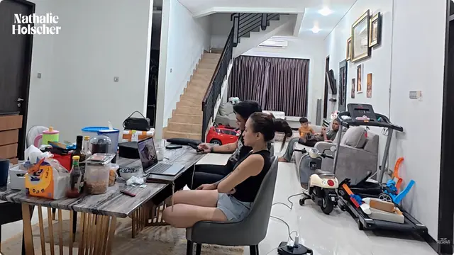 Potret Ruang Makan di Rumah Nathalie Holscher (YouTube NATHALIE HOLSCHER)