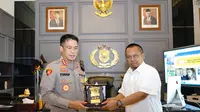 Mobil Vaksin Keliling Besutan Kombes Yusep Raih Awards PWI Jatim 2022