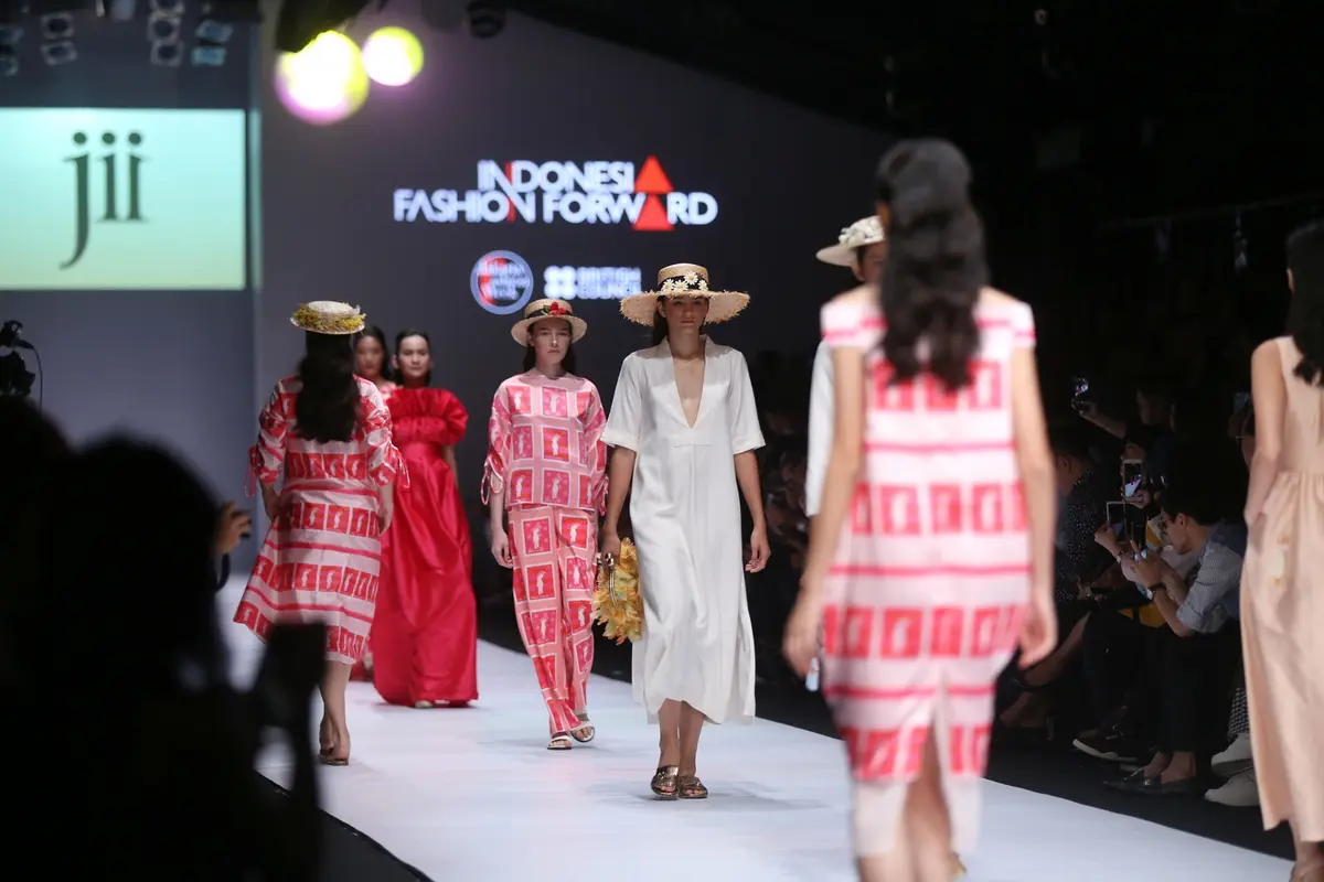 Koleksi khas musim panas meriahkan panggung Jakarta Fashion Week 2019