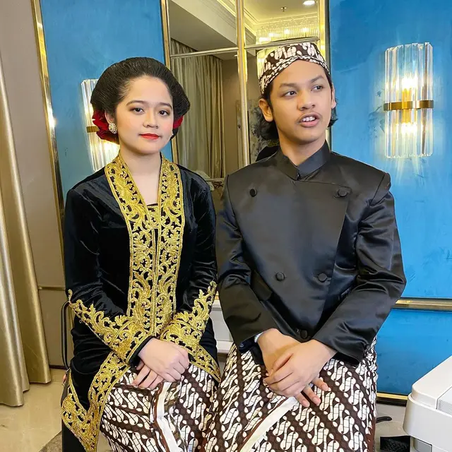 6 Potret Keluarga Uya Kuya Pakai Busana Jawa, Gaya Cinta Kuya Curi Perhatian