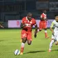 Persija Jakarta unggul 1-0 atas Persipasi Bandung Raya (PBR) berkat gol Kenmogne pada masa injury tim babak pertama, Kamis (19/11/2015).