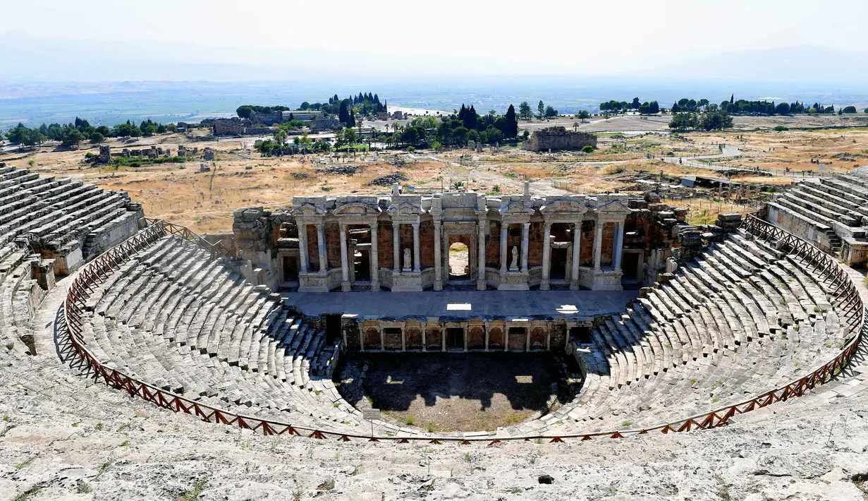 Reruntuhan kota kuno Hierapolis di Denizli, Turki, 6 Agustus 2020. Reruntuhan Hierapolis telah terdaftar sebagai Situs Warisan Dunia UNESCO. (Xinhua/Mustafa Kaya)
