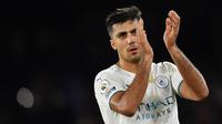 Di sektor gelandang bertahan ada nama Rodri yang selalu dipercaya Pep Guardiola. Pemain bernomor punggung 16 itu tampil disiplin di lini tengah Manchester City. (AFP/Ben Stansall)