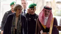 PM Inggris Theresa May berkunjung ke Arab Saudi pada 4 April 2017 (FAYEZ NURELDINE / POOL / AFP)