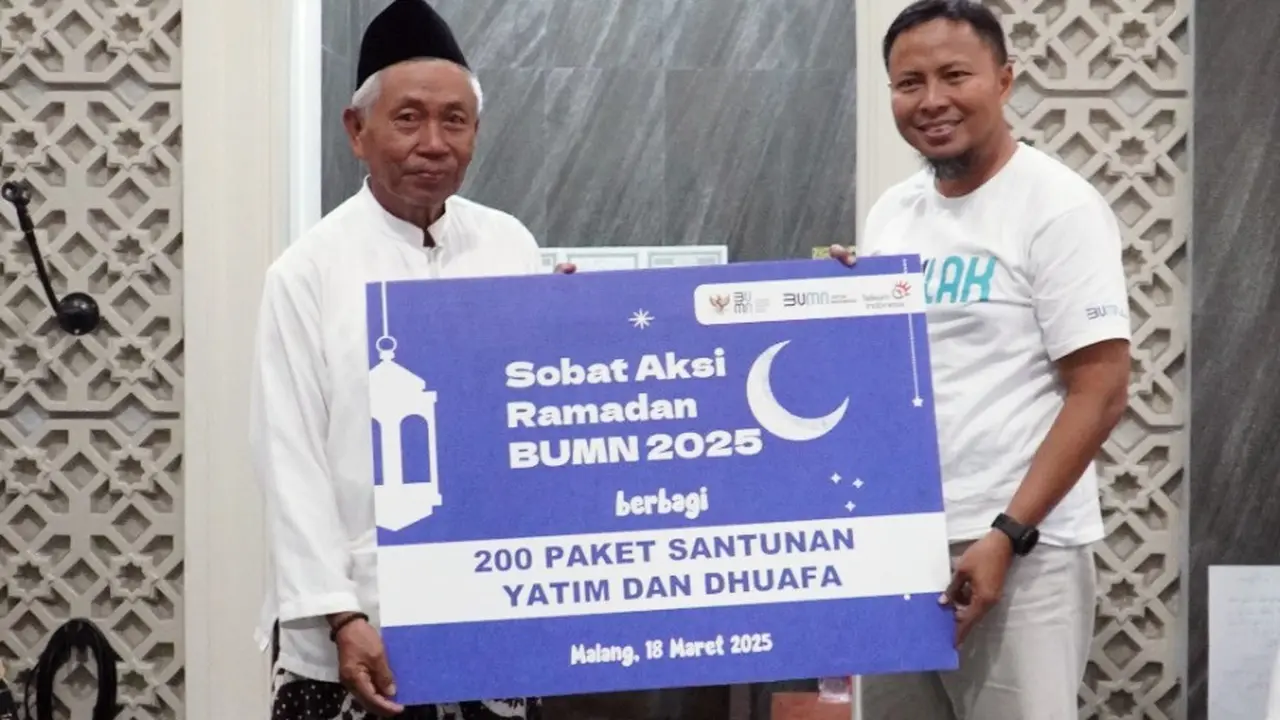 Telkom Perkuat Komitmen ESG, Sobat Aksi BUMN 2025 Salurkan Santunan dan Sembako di Desa Karangploso
