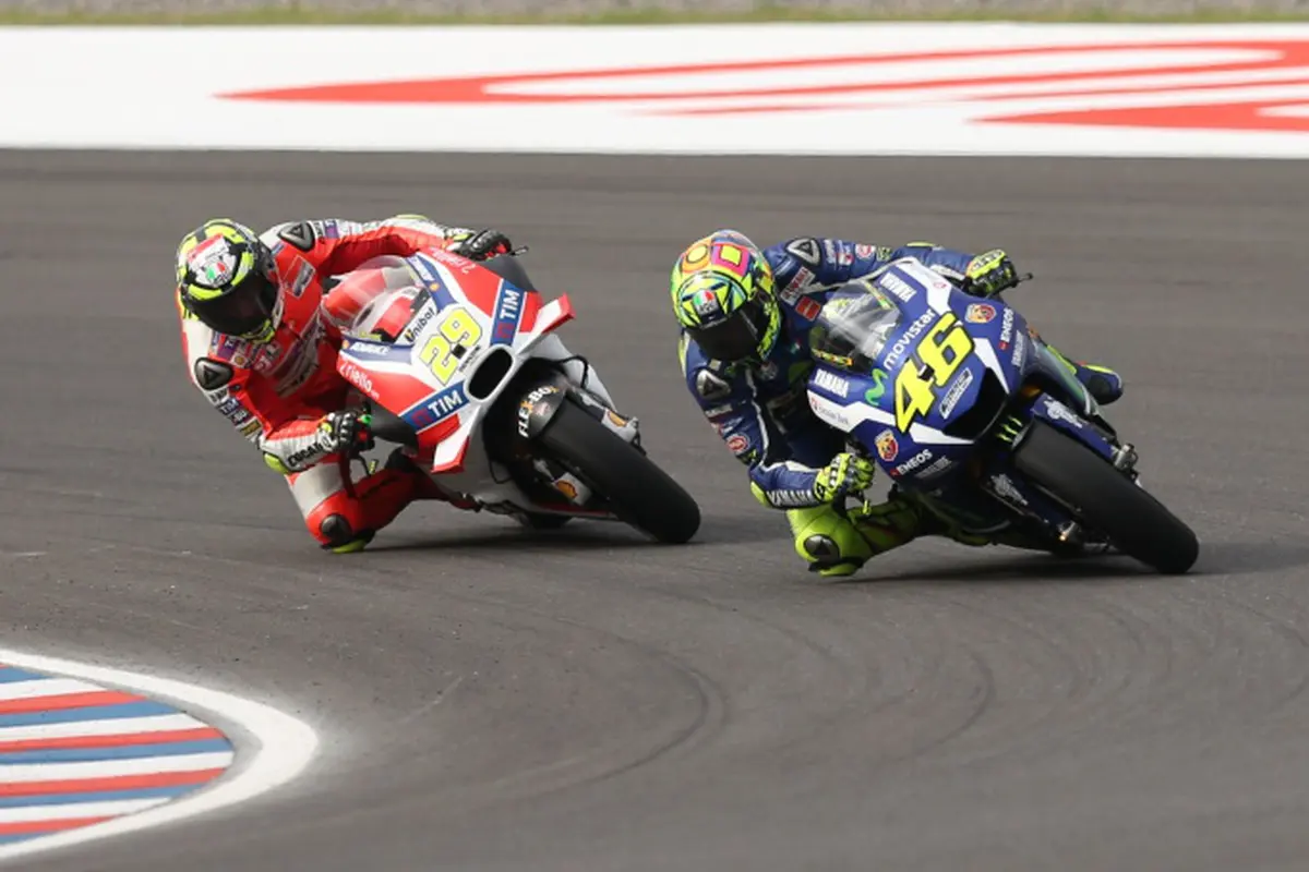 Valentino Rossi dan Andrea Iannone