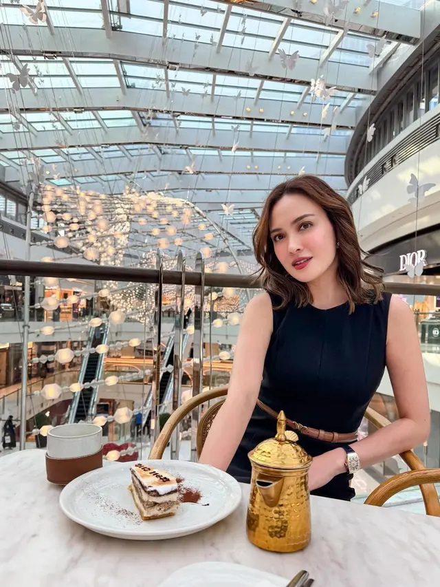 6 Gaya Shandy Aulia Tetap Slay Tenteng Tas Hermes Rp1 Miliar Meski Terjebak Banjir di Dubai