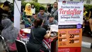 KPUD DKI membuka posko pemeriksaan data pemilih yang terdaftar sebagai pemilih tetap untuk pemilihan Gubernur dan Wakil Gubernur DKI Jakarta 2017 putaran kedua, di kawasan Bundaran HI, Jakarta, Minggu (26/3). (Liputan6.com/Faizal Fanani)