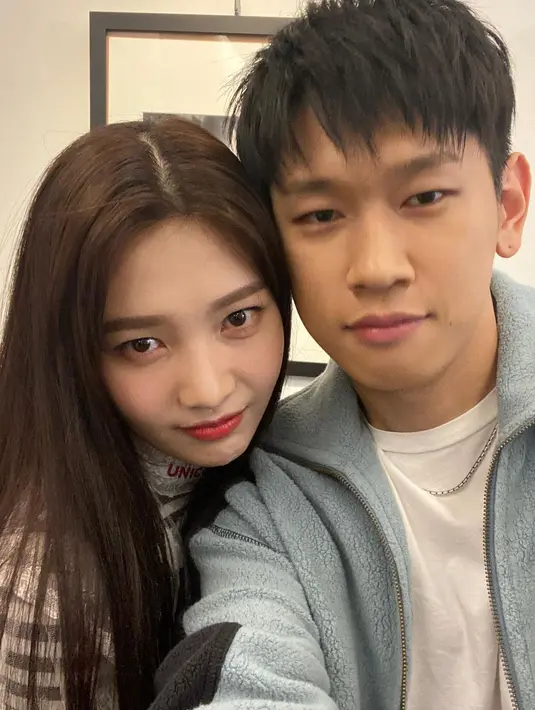 Crush juga diketahui menjalin hubungan dengan Joy Red Velvet sejak tahun 2020. (FOTO: instagram.com/crush9244/)