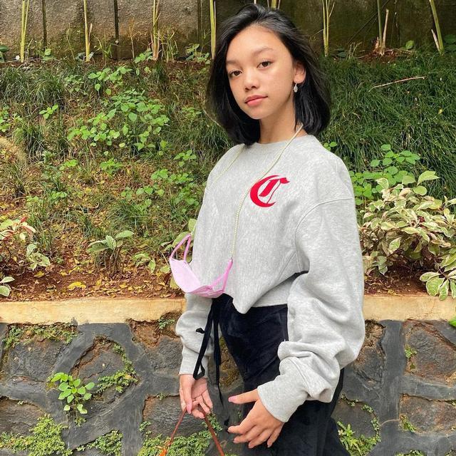 Potong Rambut Pendek, Ini 6 Potret Terbaru Naura Tampil Makin Dewasa