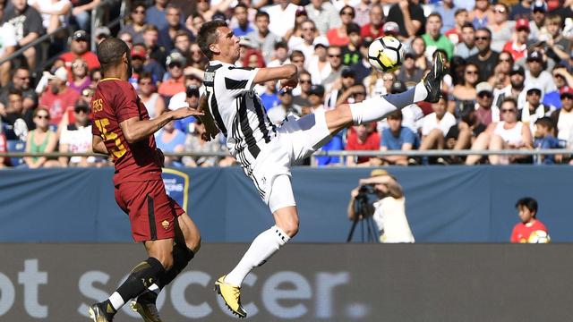 Juventus menang adu penalti kontra AS Roma.