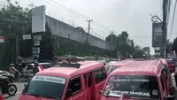 Jadi Biang Kerok Pendapatan Anjlok, Sopir Angkot di Cianjur Sweeping Taksi Gelap