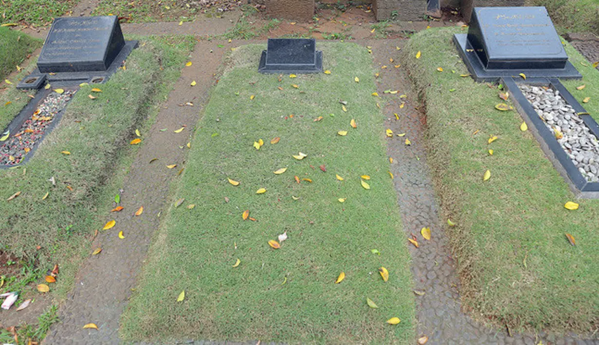 Didi Petet pemeran Emon di film Catatan Si Boy ini meninggal dunia pada Jumat (15 Mei 2015). Aktor senior itu meninggal di pangkuan istrinya. Sebelumnya, Didi sempat menjalani perawatan di Italia, saat menghadiri Milano Exp. (Deki Prayoga/Bintang.com)