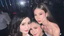 Bersama Yuki Kato dan Febby Rastanty, Jessica Mila terlihat glowing dengan makeup soft glam [@jscmila]