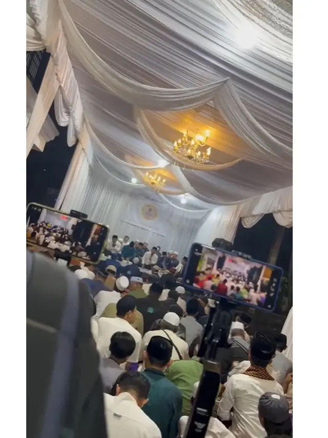 6 Potret Suasana Pengajian 40 Hari Wafatnya Mpok Alpa di Rumah Baru, Penuh Khidmat