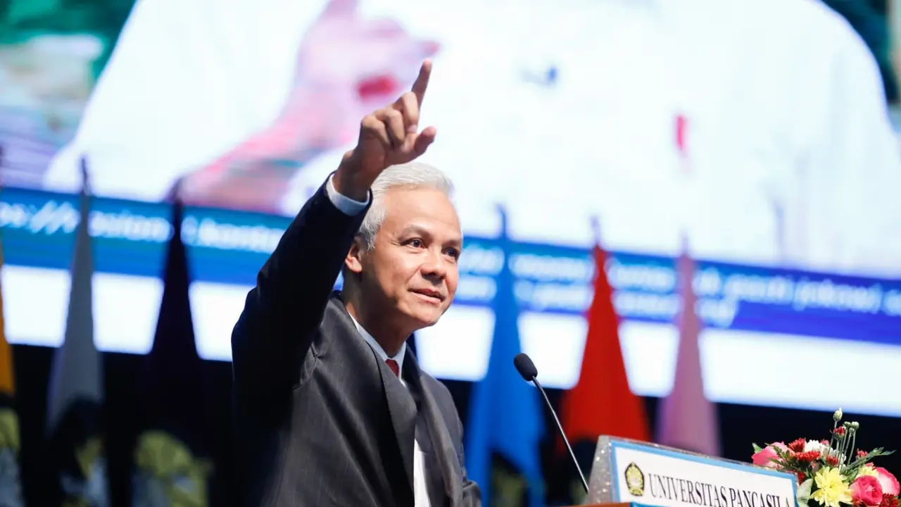 Gubernur Jawa Tengah, Ganjar Pranowo memberikan sambutan Dies Natalis ke-56 dan wisuda mahasiswa Universitas Pancasila Jakarta, Selasa (1/11/2022). (Istimewa)