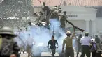 Pejuang kemerdekaan RI merebut tank tentara belanda pada teatrikal serangan umum 1 maret 1949 di Yogyakarta, (6/3). Teatrikal tentang pendudukan kota yogyakarta oleh TNI bersama rakyat di gelar untuk mengenang Kemerdekaan RI. (Boy Harjanto)