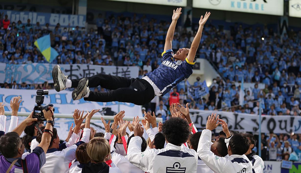 Jubilo Iwata yang baru semusim di J2 League, langsung memastikan diri kembali ke J1 League musim depan dengan mengumpulkan 75 poin, sama dengan Tokyo Verdy di peringkat ketiga, namun unggul selisih gol +30 berbanding +26. (J.LEAGUE)