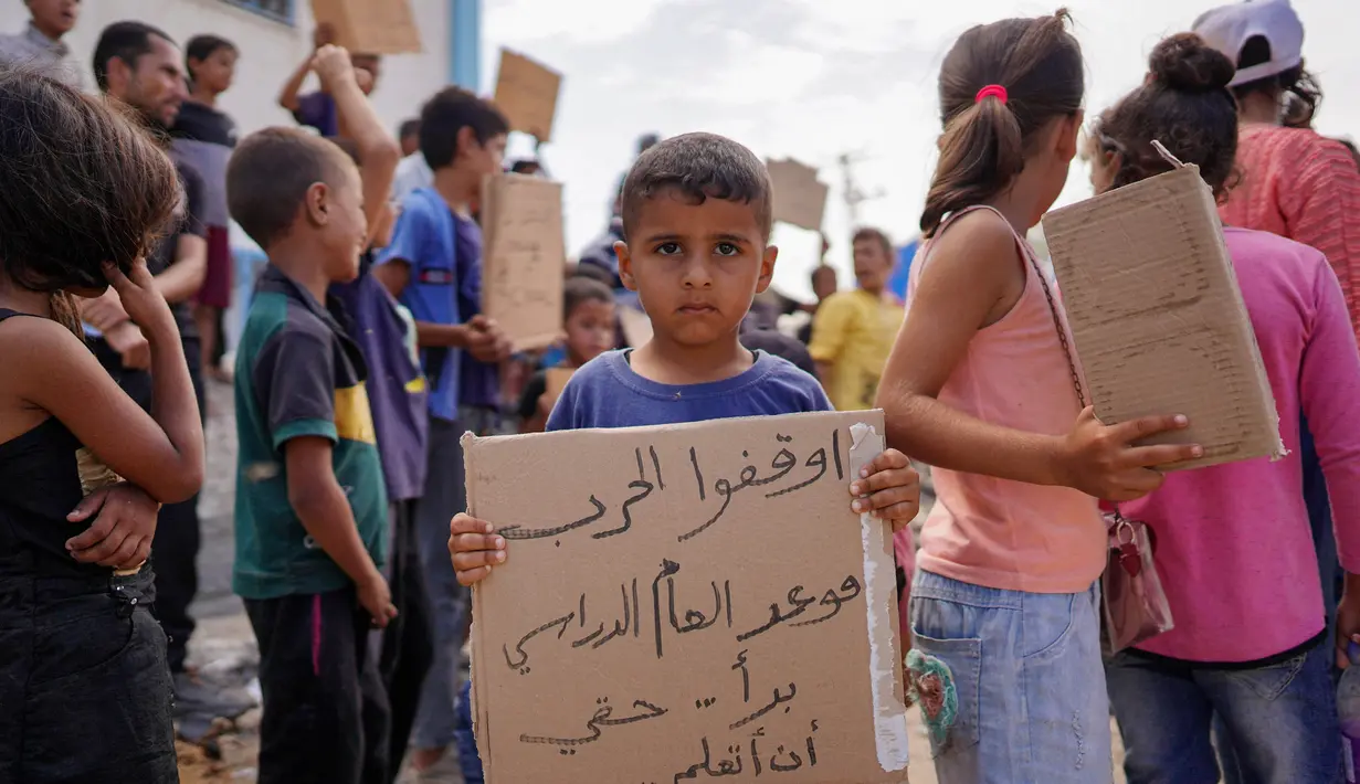 Mereka menyerukan agar situasi perang di Gaza segera diakhiri. (Bashar TALEB/AFP)
