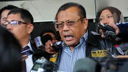 Kuasa hukum Komjen Budi Gunawan, Eggi Sudjana saat memberikan keterangan kepada wartawan di Gedung KPK, Jakarta, Senin (2/2/2015). (Liputan6.com/Faisal R Syam)