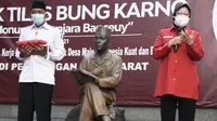 Ketua DPP Bidang Kebudayaan PDI Perjuangan Tri Rismaharini melakukan napak tilas di sel penjara Banceuy, Kota Bandung, Selasa (2/6/2021). (Liputan6.com/Huyogo Simbolon)