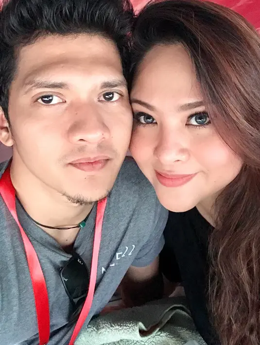 "Iya jadi sudah menjadi resiko kalau misalkan saya punya suami dia ya memang harus seperti itu," ujar Audy saat mendampingi suaminya di kawasan Bekasi, Jawa Barat, Kamis (12/7/2018). (instagram/audyitem)