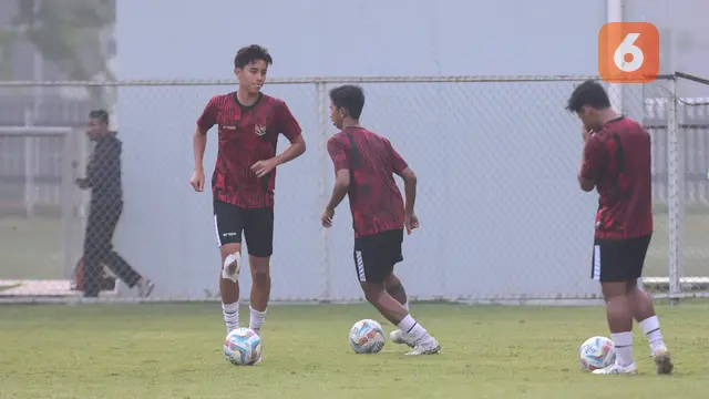 Foto: Antusiasme Skuad Timnas Indonesia U-20 saat Jalani Latihan Terakhir Jelang TC ke Como untuk Ikuti Toulon Tournament 2024 di Prancis