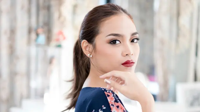 serius ketus mandiri tegas