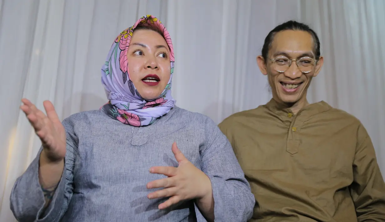 "Cita-cita saya cuma menikmati hidup bersama keluarga yang sudah diberikan oleh Allah. Saya pelihara sebaik-baiknya karena itu hadiah sebaik-baiknya yang dihadiahkan Allah kepada saya," pungkas Anto Hoed. (Adrian Putra/Bintang.com)