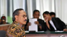 Heru Sulaksono mengikuti sidang tuntutan di pengadilan Tipikor Jakarta. Foto diambil pada Senin (1/12/2014). (Liputan6.com/Miftahul Hayat)