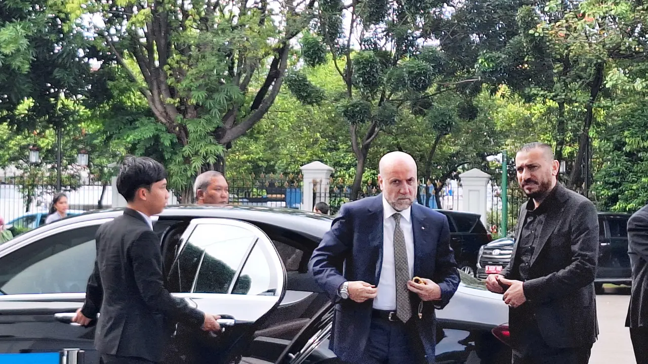 Utusan Khusus Presiden Palestina, Mahmoud Al-Habbash temui Presiden Prabowo di Istana.